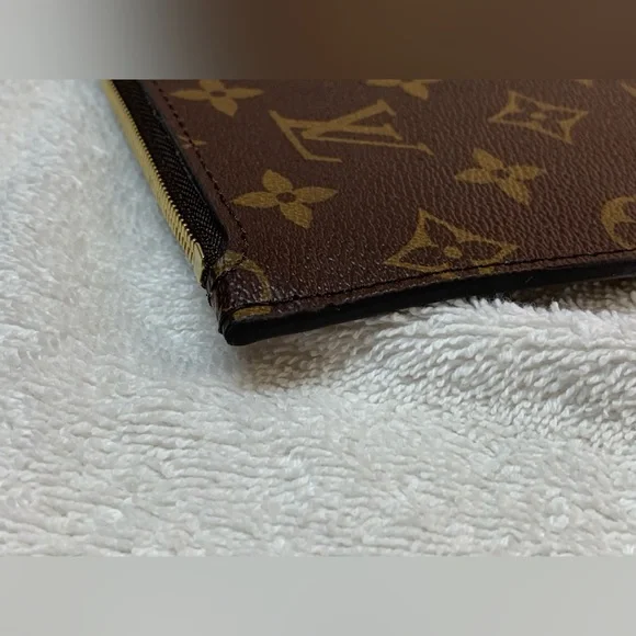 Louis Vuitton Monogram Neverfull Pochette Bag - Picture 8 of 16